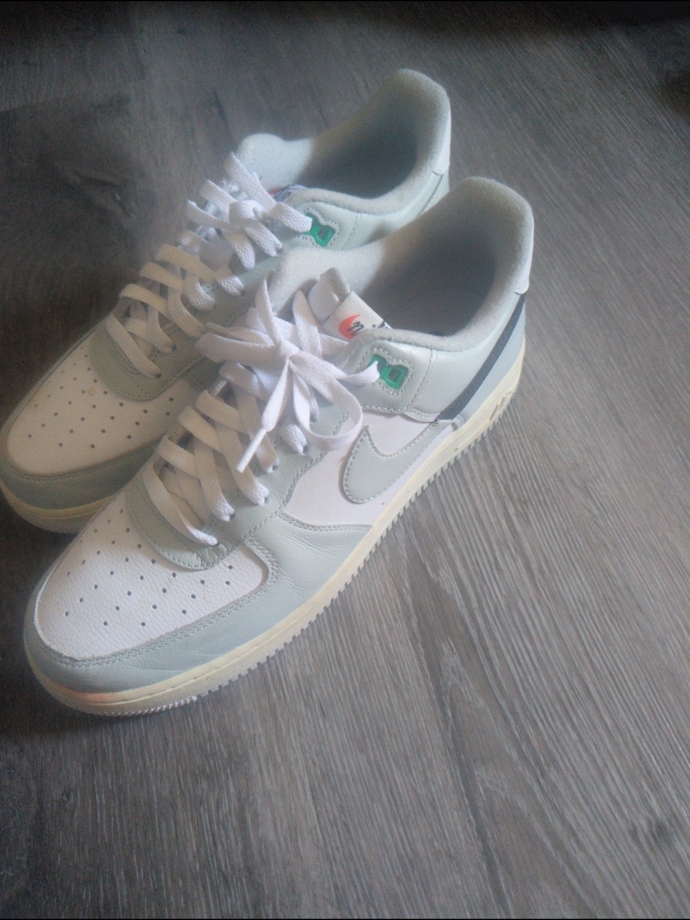 Nike Men’s White & Light Gray Low-Top Sneakers with Green Accents